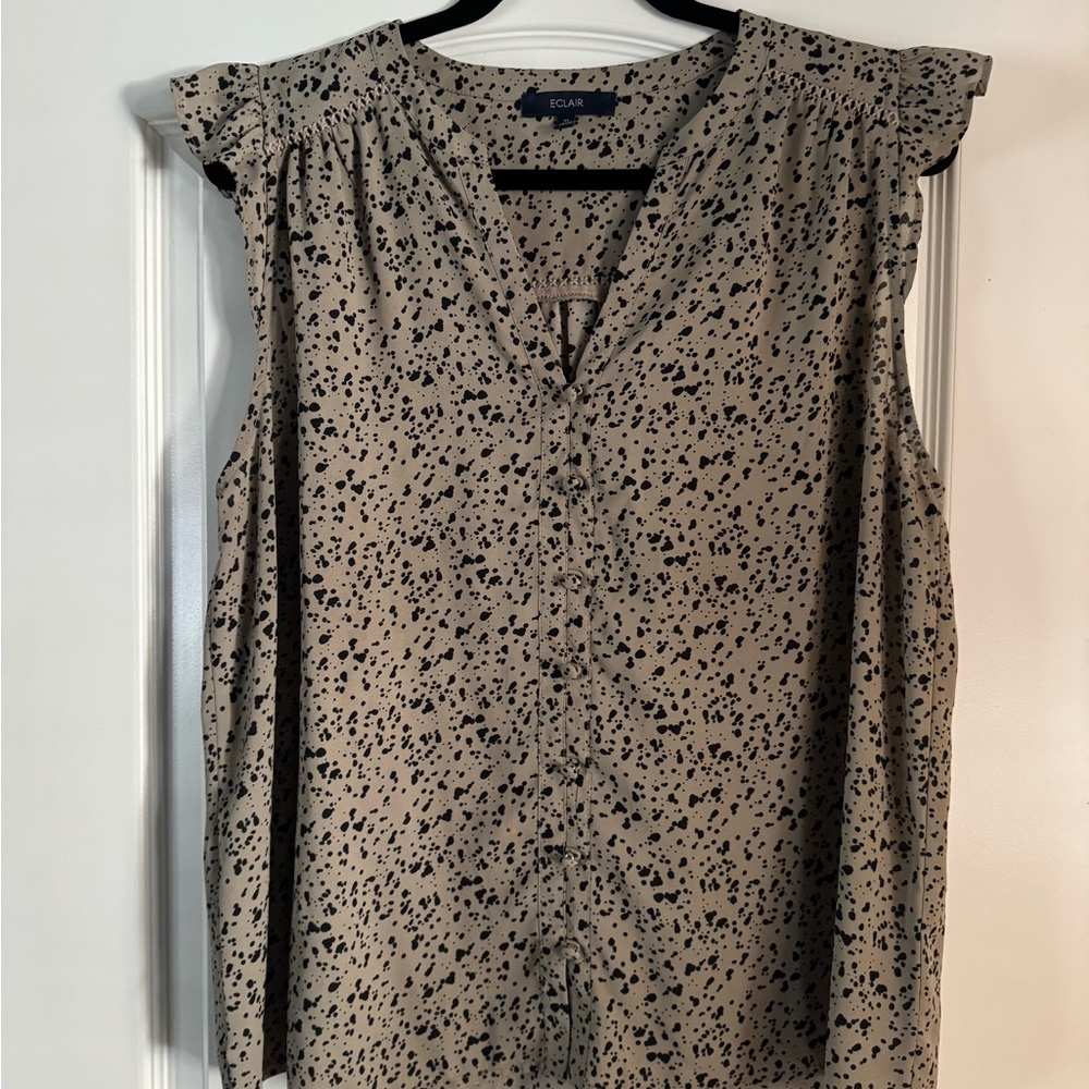 Eclair Women's Tan and Black Sleeveless Top